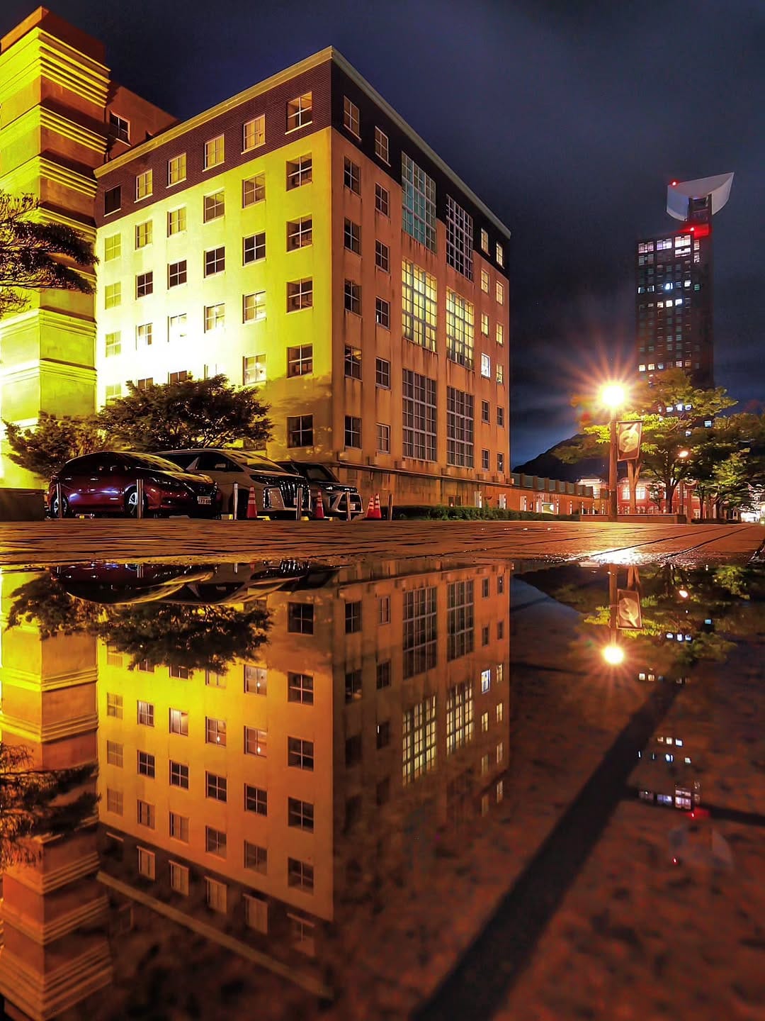 Post 2 by Tomofumi Oishi  夜景フォトグラファー        【北九州市/福岡市/下関市】 on Instagram (image)