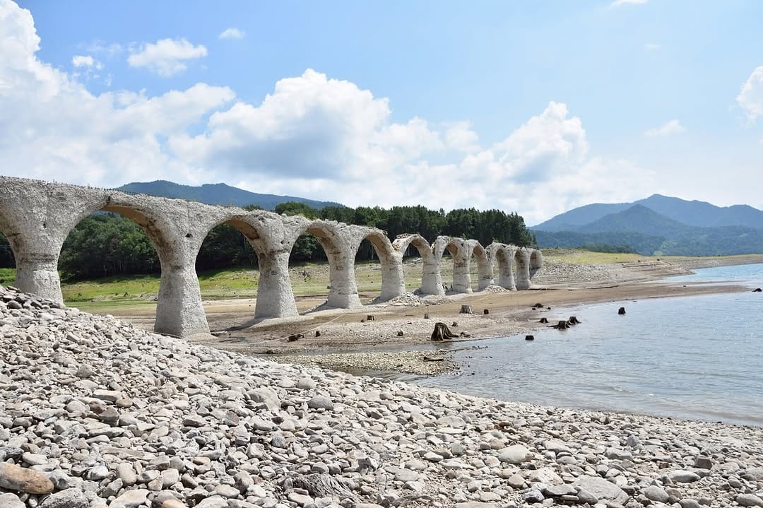 Post 8 by 日本の風景写真･絶景スポット🏞🏝 on Instagram (carousel)