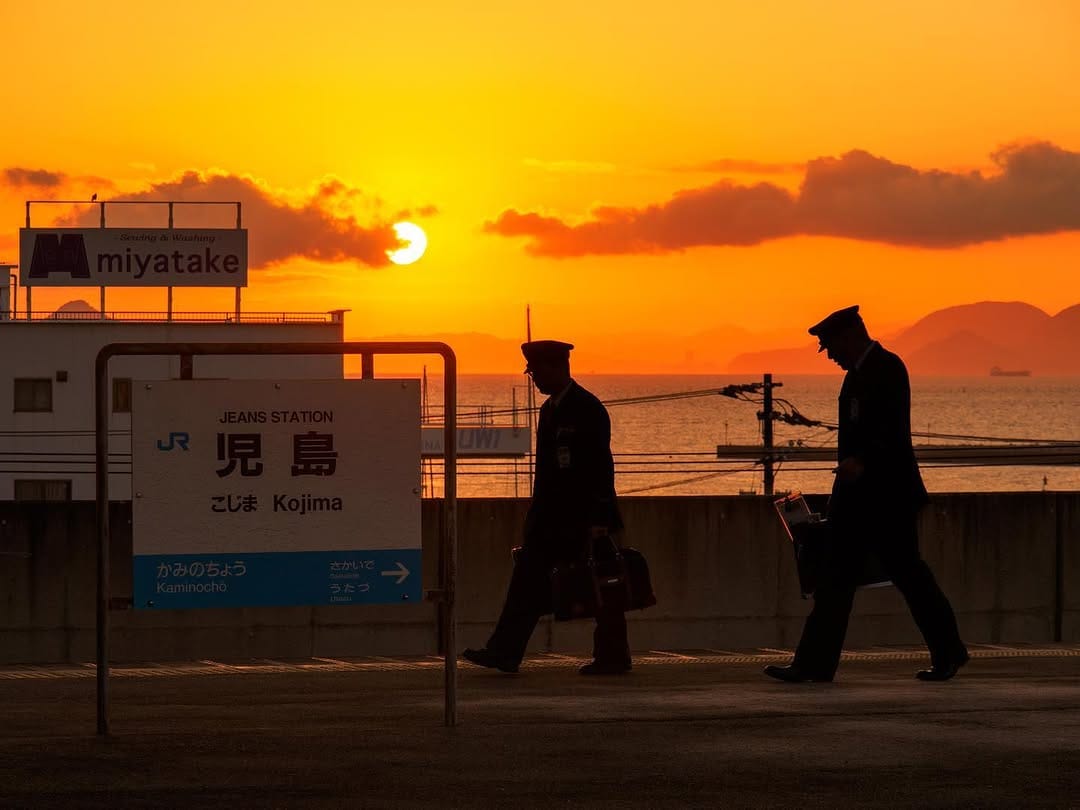 Post 9 by 海の見える駅 (Seaside Stations) on Instagram (carousel)
