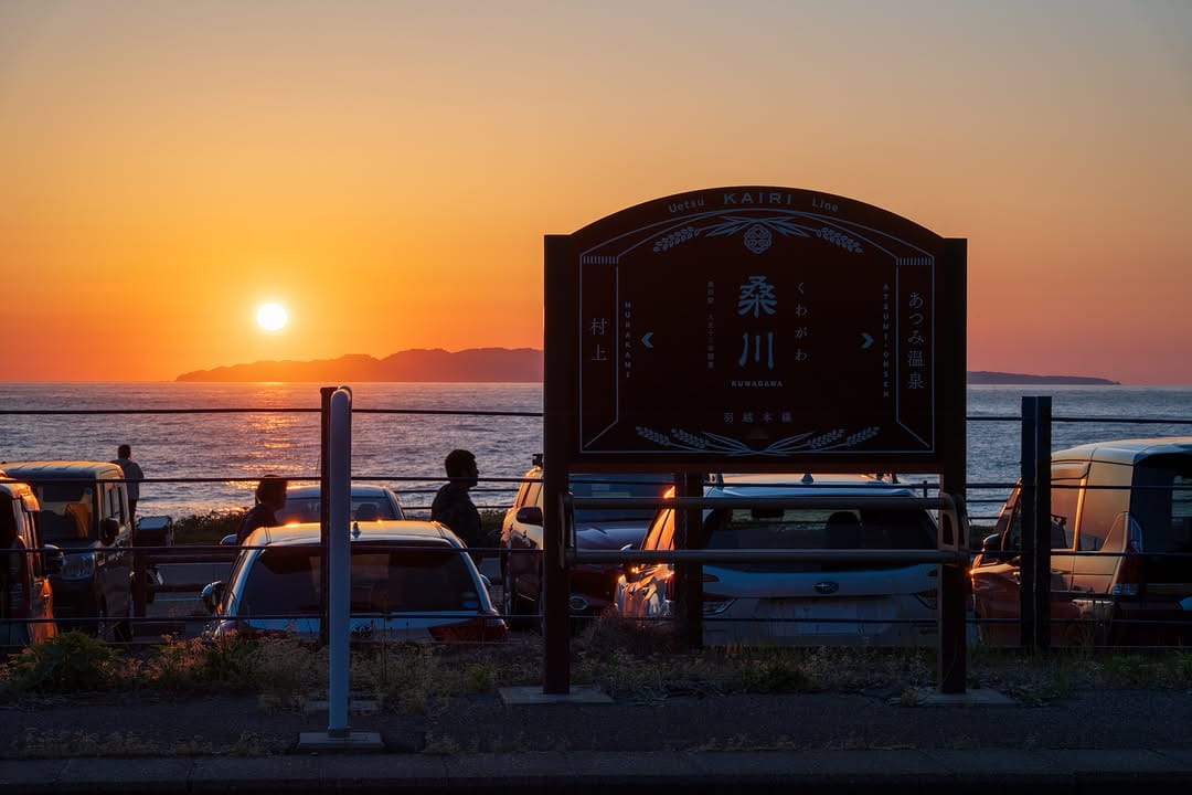 Post 3 by 海の見える駅 (Seaside Stations) on Instagram (carousel)