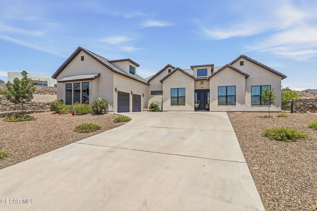 Post 5 by Yvette Leon🏡🔑 on Instagram (carousel)