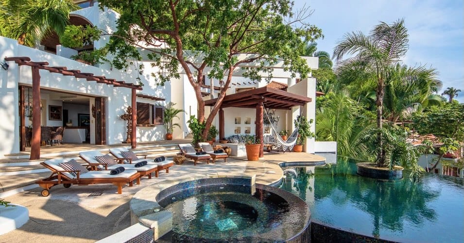 Post 5 by Bárbara Myatt l Puerto Vallarta on Instagram (carousel)
