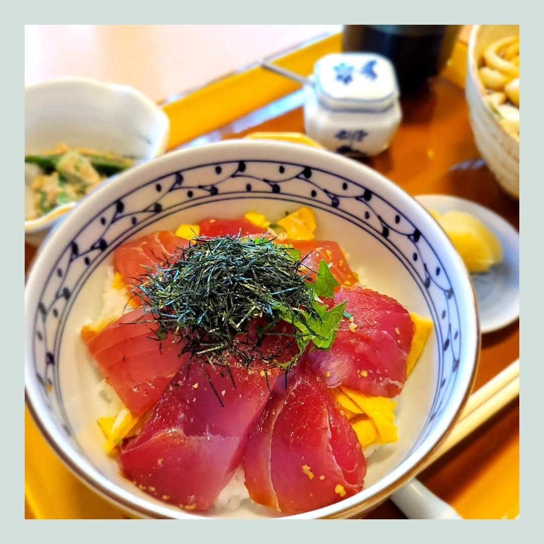 Post 4 by Min Atomi K. on Instagram (carousel)