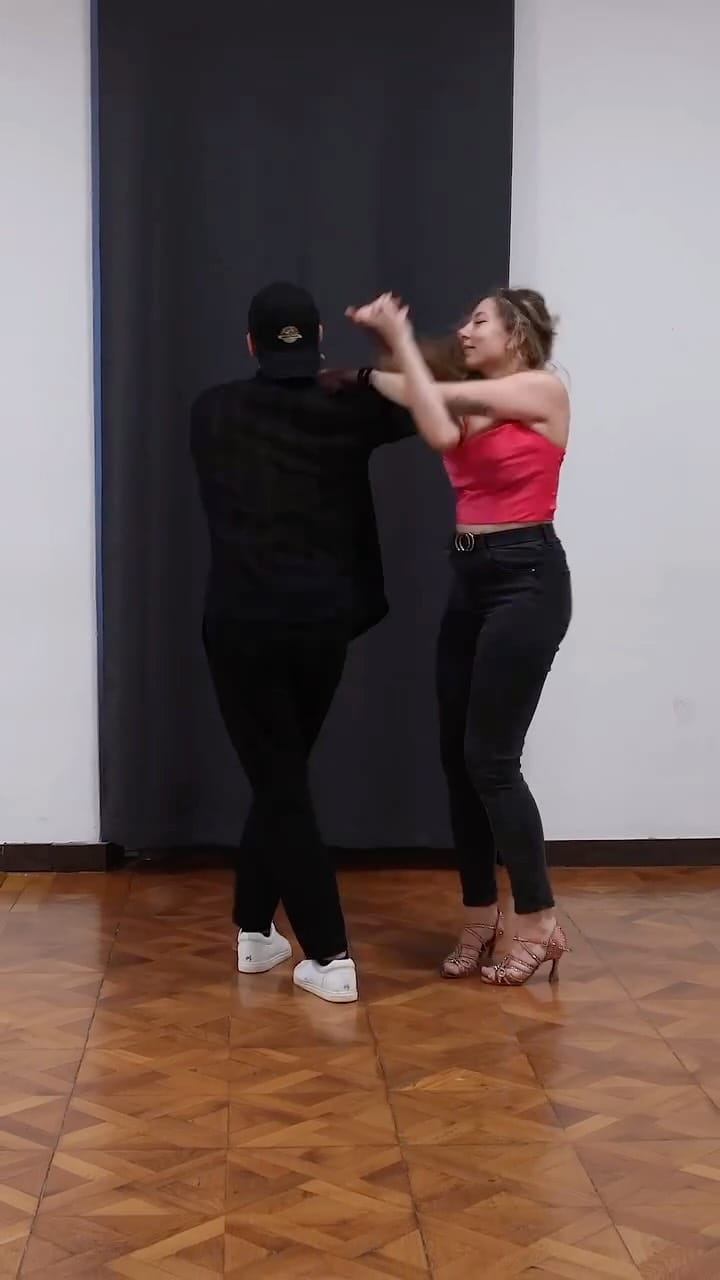 Post 8 by L’officina Della Salsa on Instagram (video)