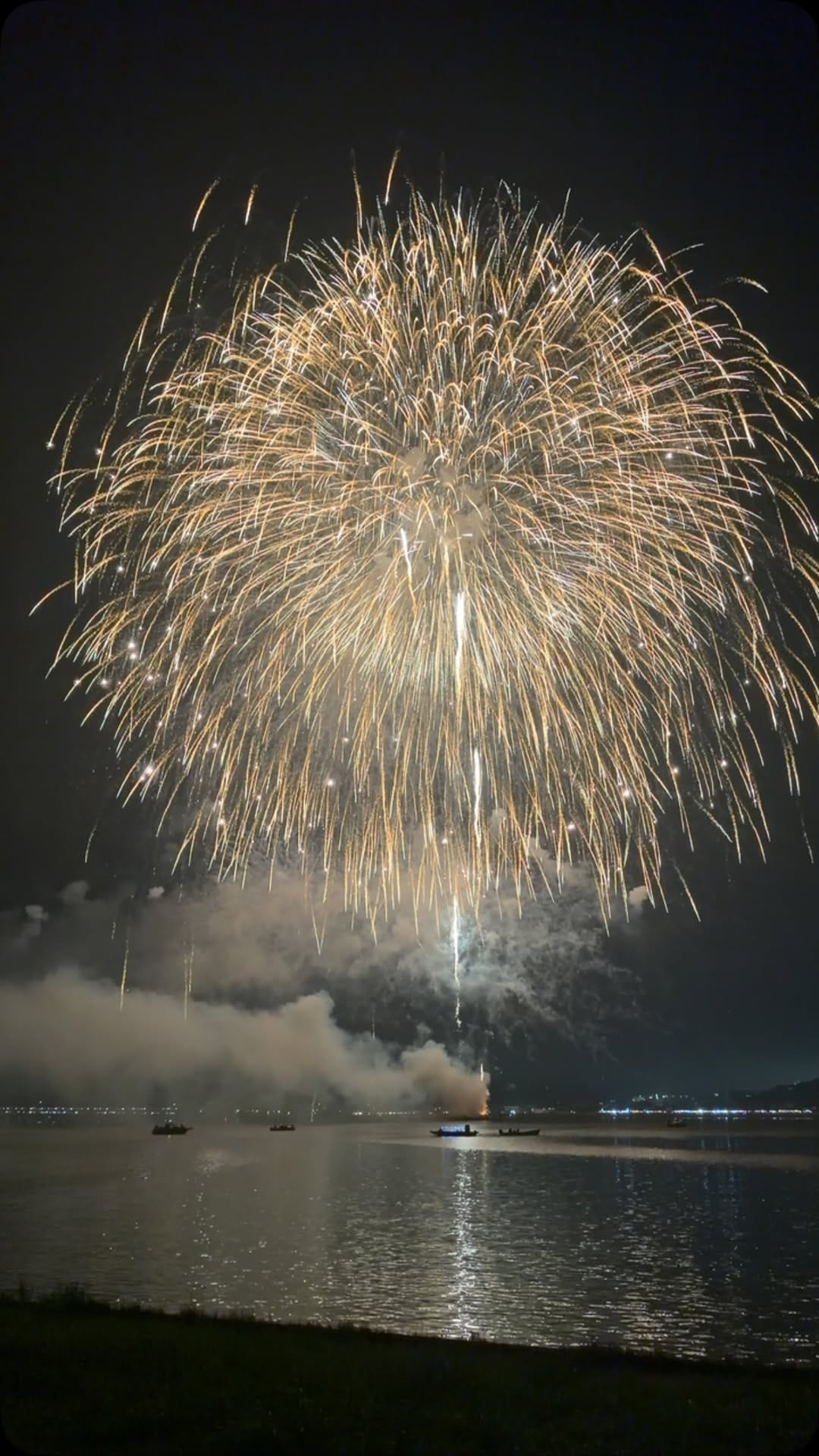 Post 1 by Takiii / 日本の花火 / fireworks / 花火 on Instagram (video)