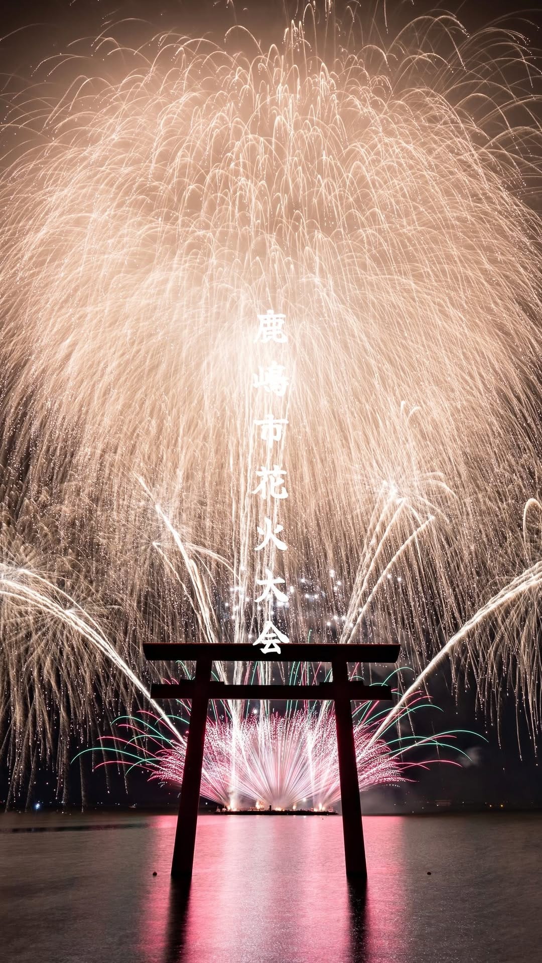 Post 3 by Takiii / 日本の花火 / fireworks / 花火 on Instagram (video)