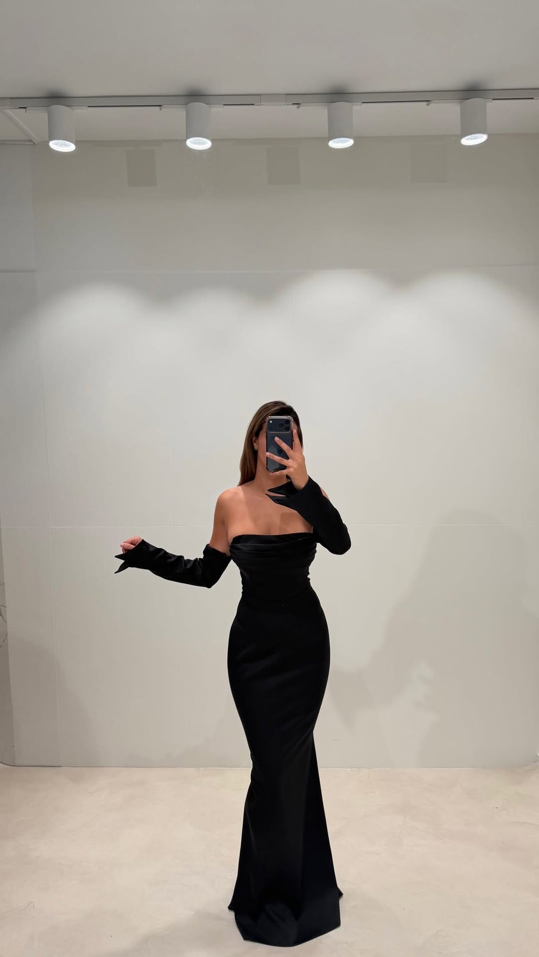 Post 4 by La Robe Dresses on Instagram (video)