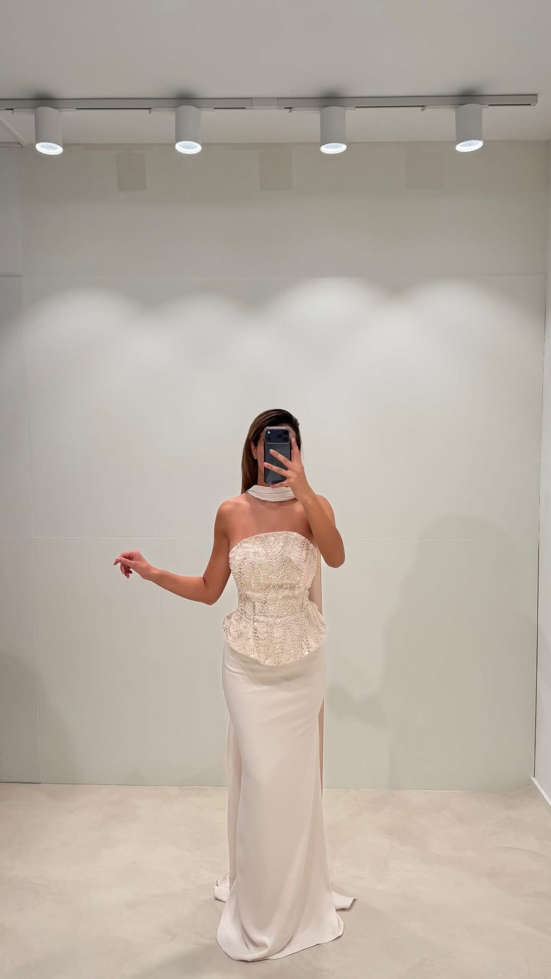 Post 6 by La Robe Dresses on Instagram (video)
