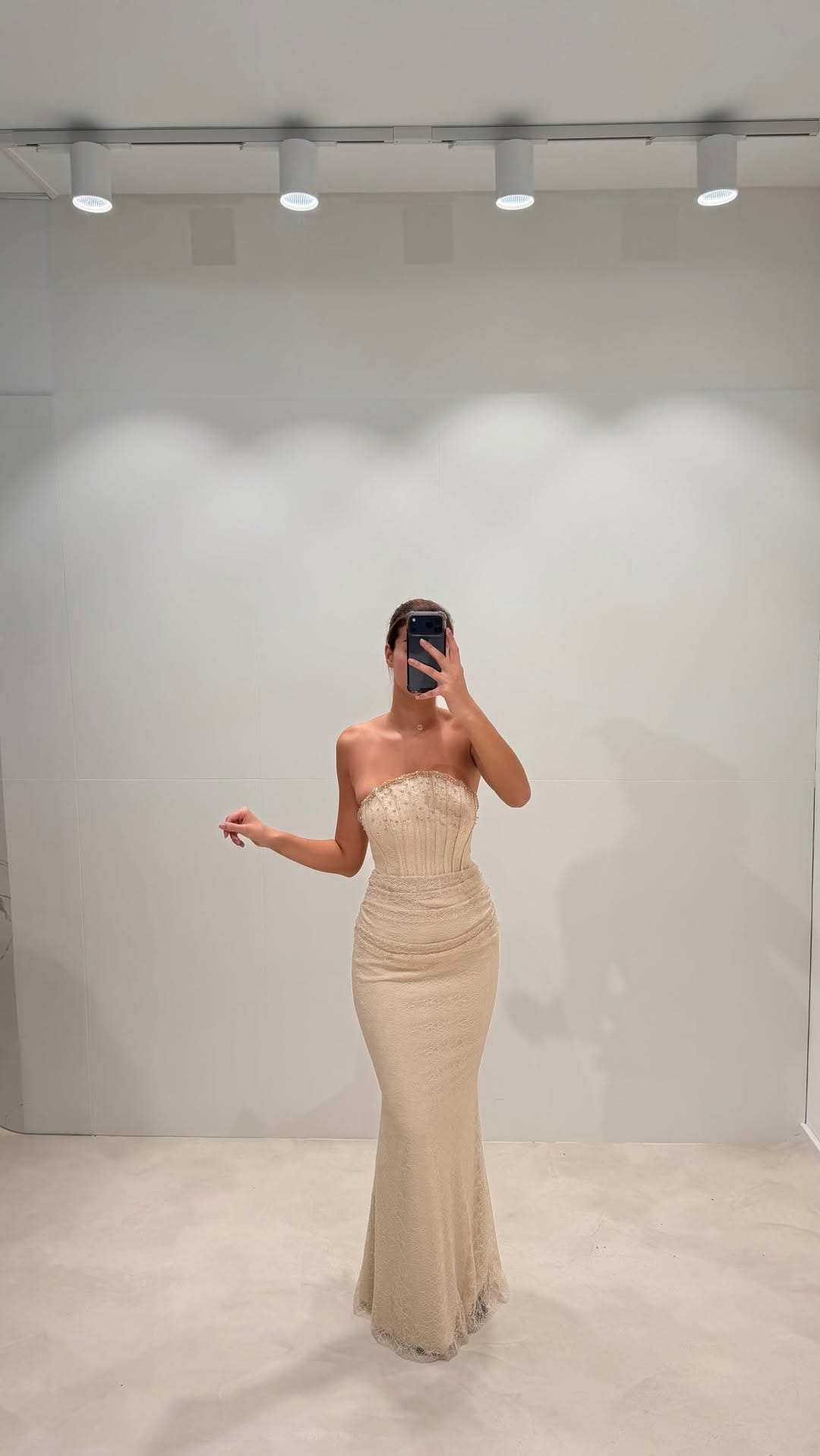 Post 8 by La Robe Dresses on Instagram (video)