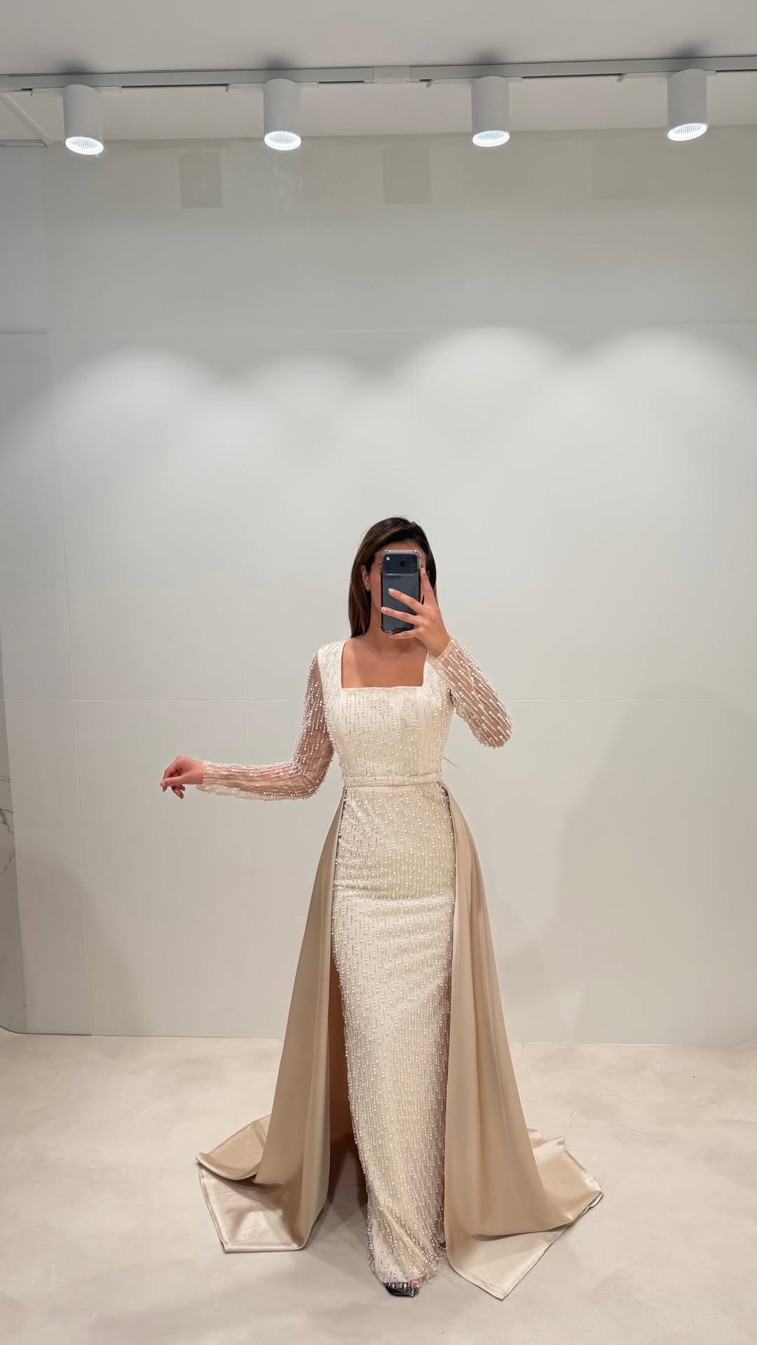 Post 2 by La Robe Dresses on Instagram (video)