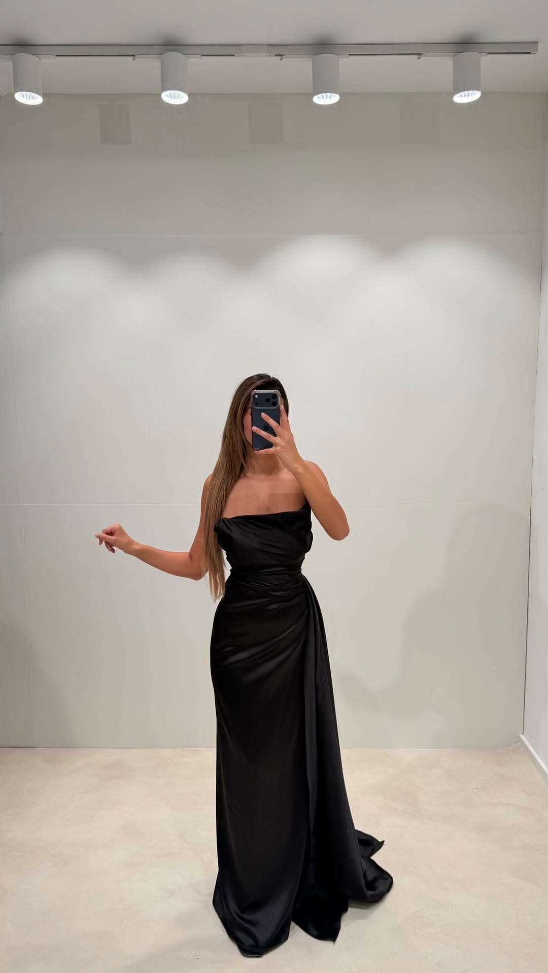 Post 3 by La Robe Dresses on Instagram (video)
