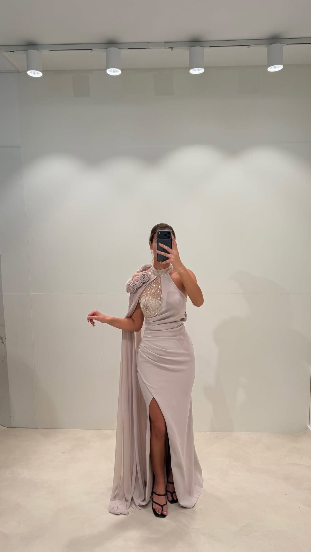 Post 9 by La Robe Dresses on Instagram (video)