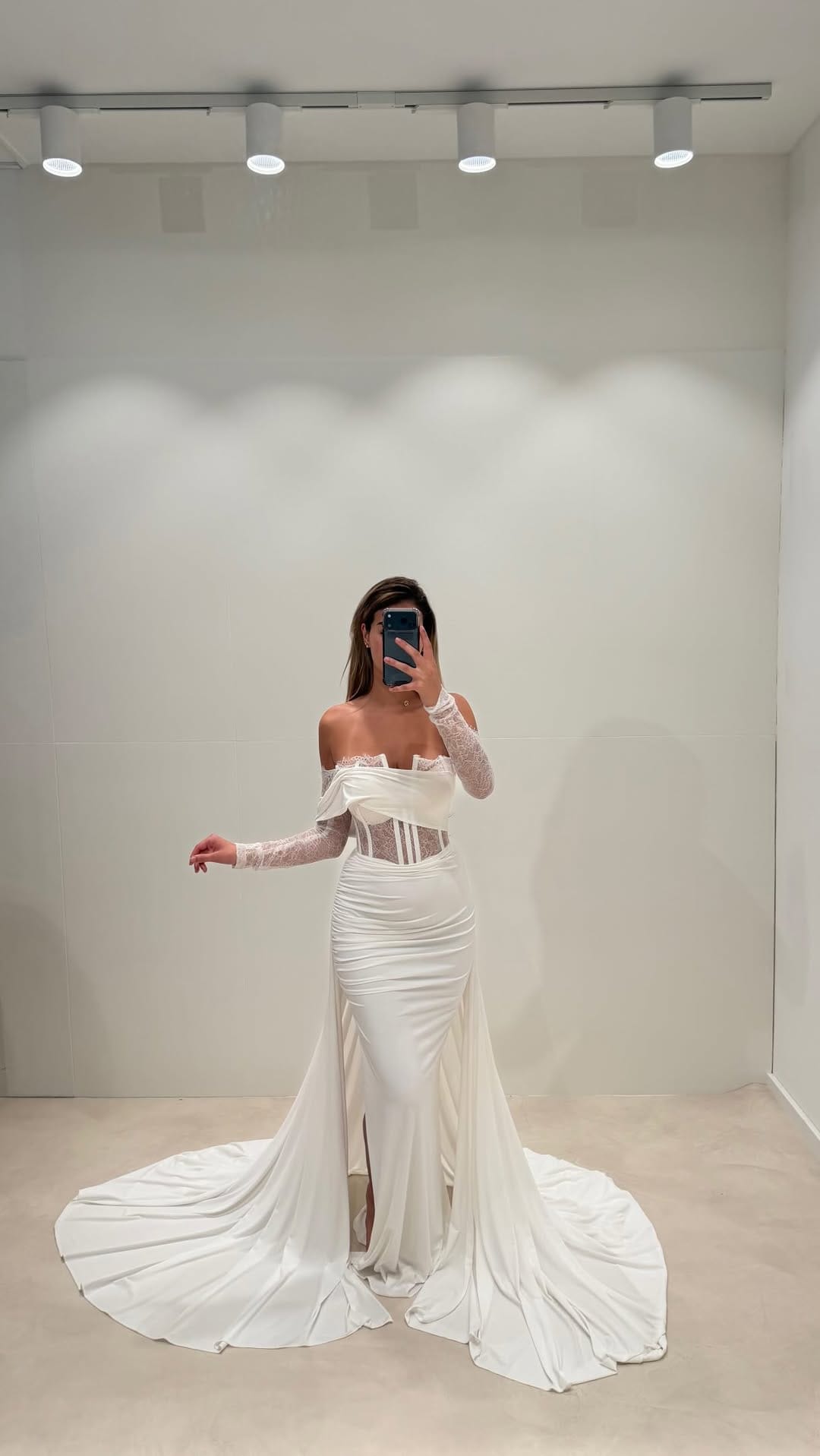 Post 7 by La Robe Dresses on Instagram (video)