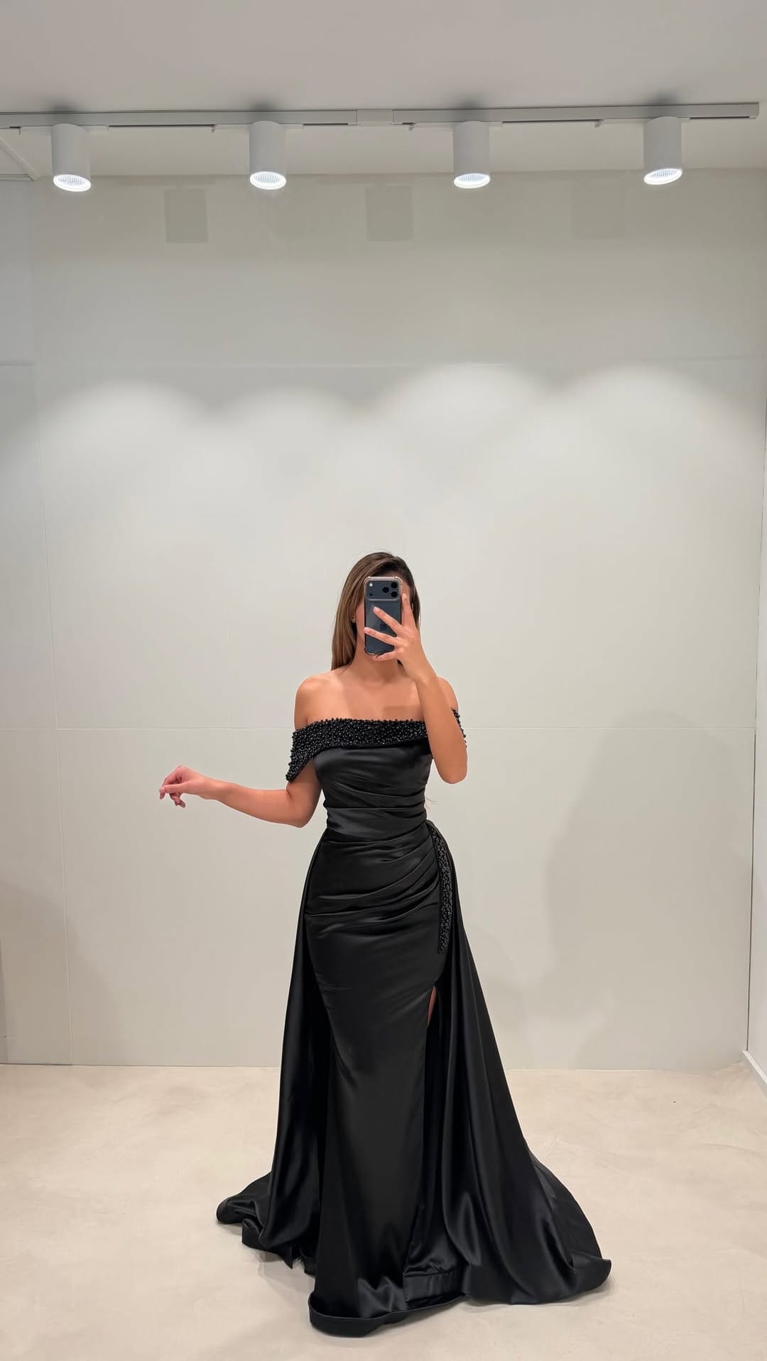 Post 5 by La Robe Dresses on Instagram (video)