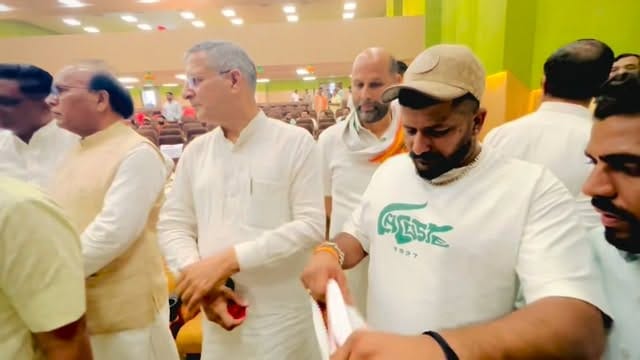 Post 8 by Mandeep Choudhary on Instagram (video)