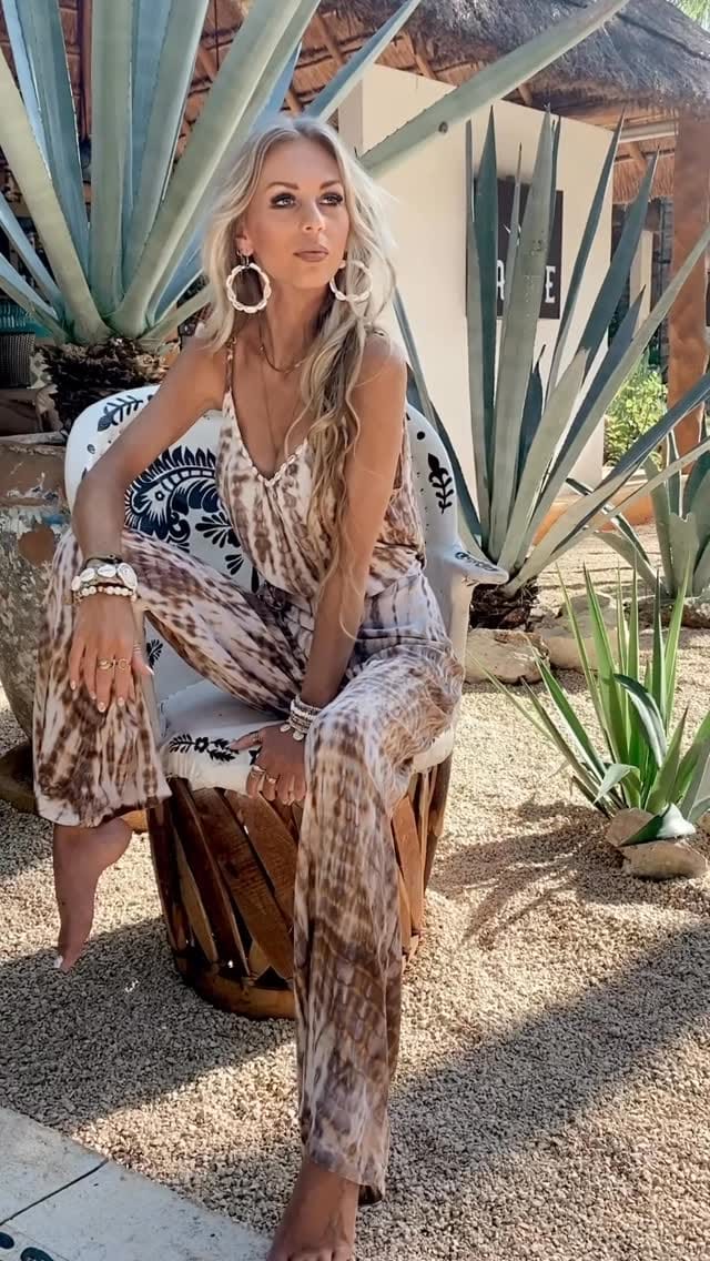 Post 3 by kyono fashion on Instagram (video)