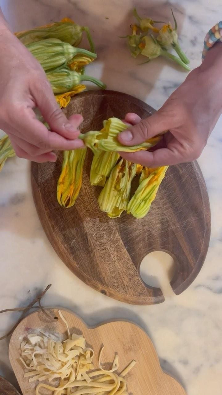 Post 10 by Alina Pinelli on Instagram (video)