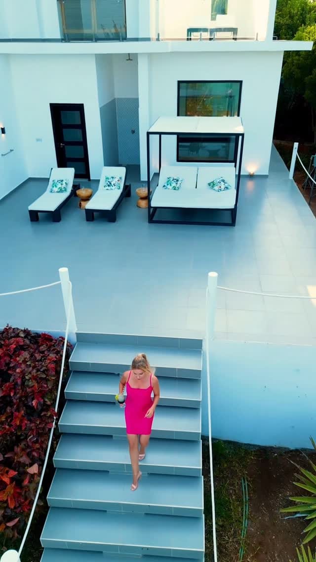 Post 8 by Zanzibar Photographer/Videographer on Instagram (video)