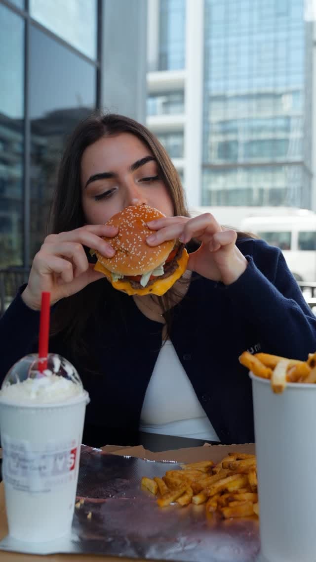 Post 7 by Five Guys UAE on Instagram (video)