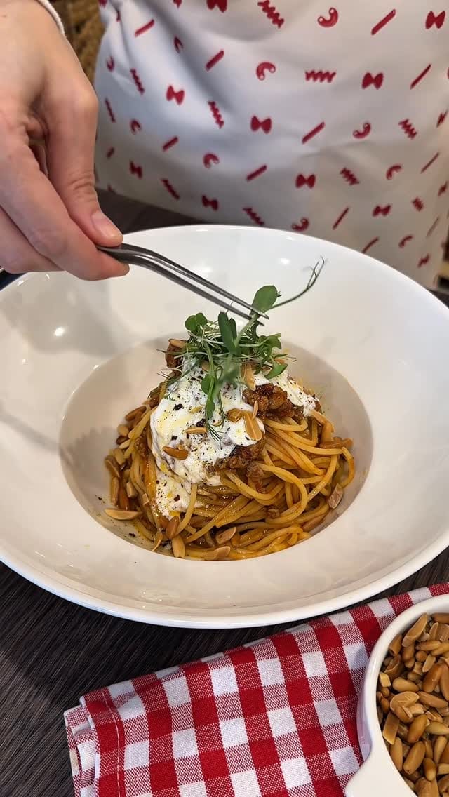 Post 9 by Rolaskitchen on Instagram (video)