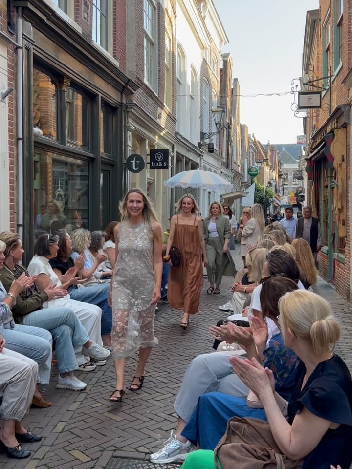 Post 8 by butik alkmaar on Instagram (carousel)