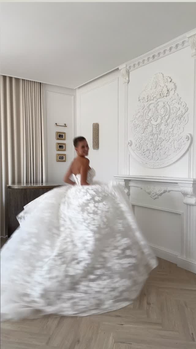 Post 5 by Dubai wedding photographer on Instagram (video)