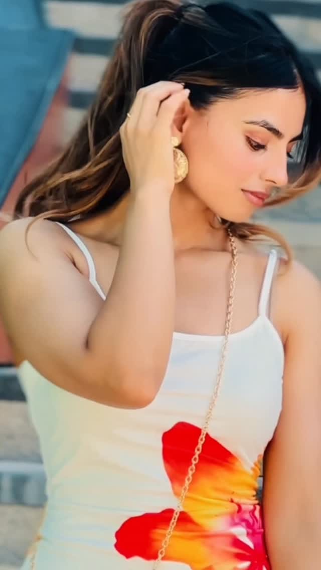 Post 7 by Malika Johra on Instagram (video)