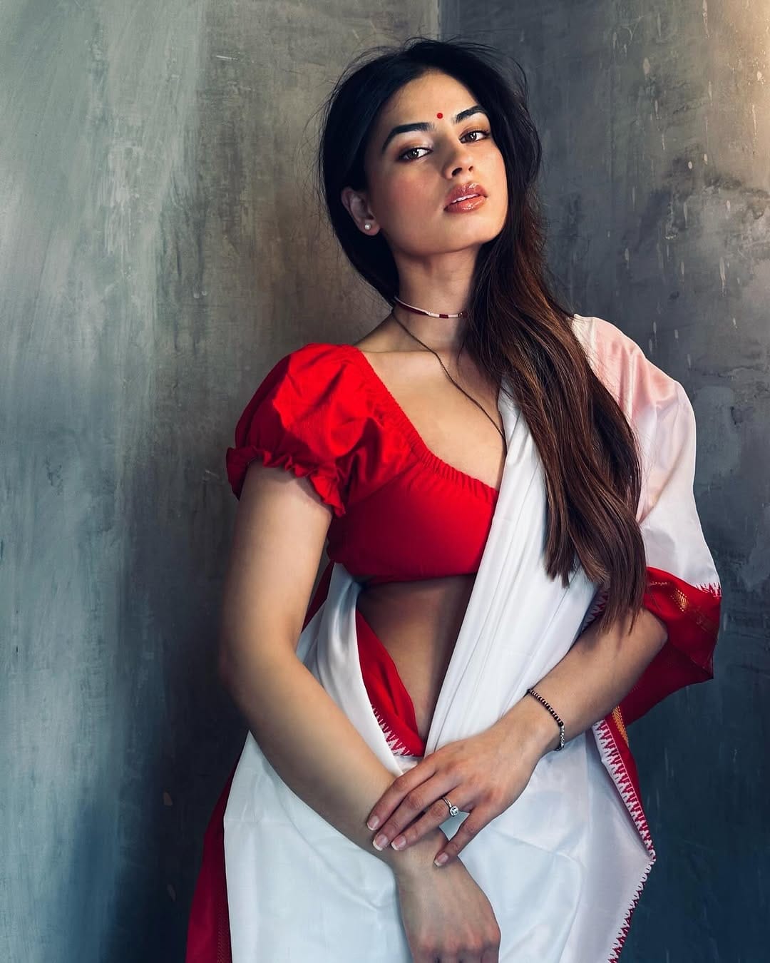 Post 9 by Malika Johra on Instagram (carousel)