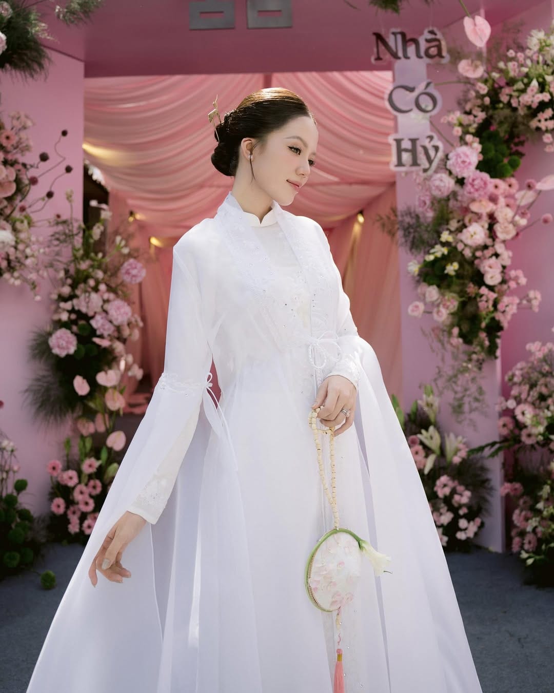 Post 5 by Vietnam Wedding Photographer on Instagram (carousel)