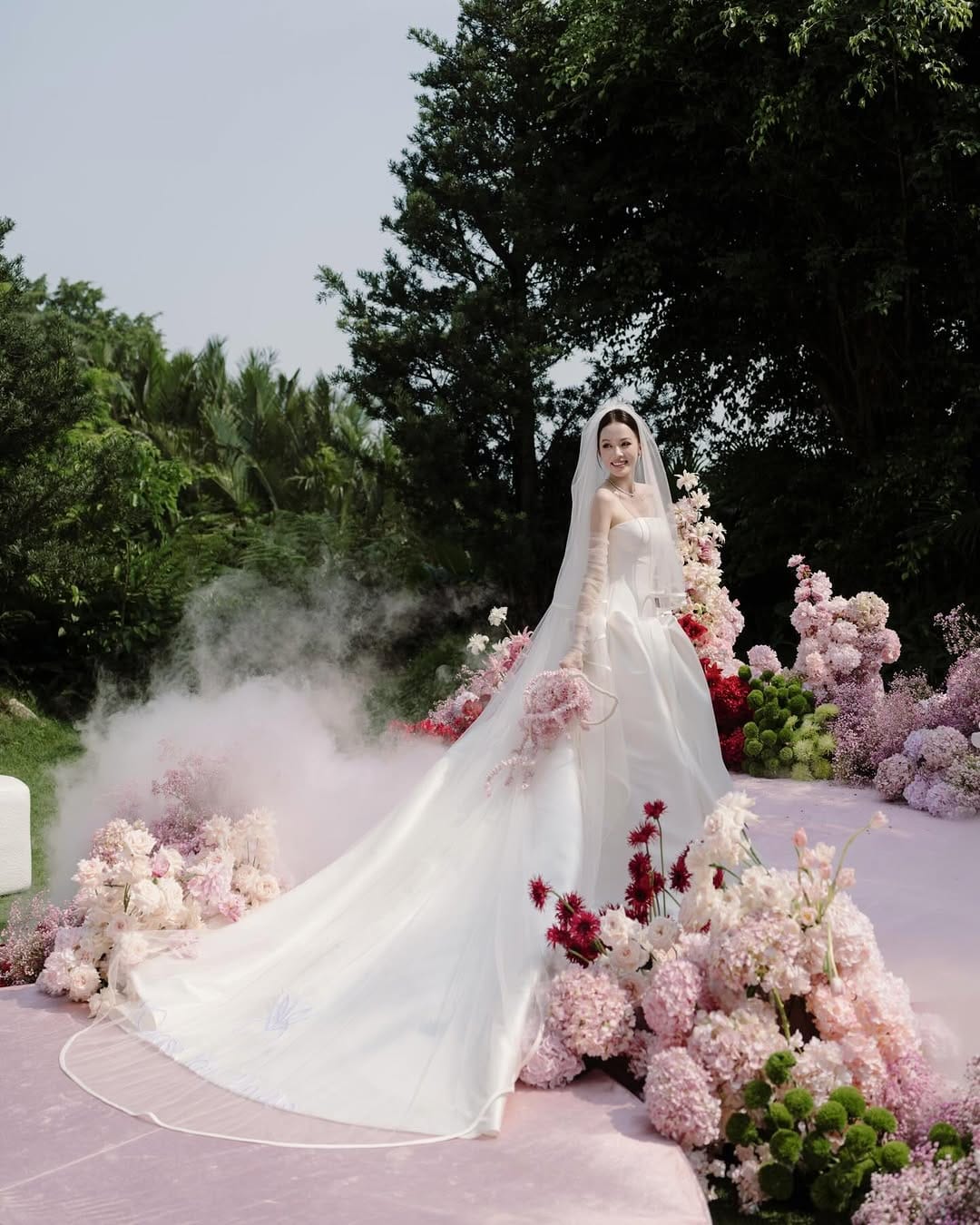 Post 8 by Vietnam Wedding Photographer on Instagram (carousel)