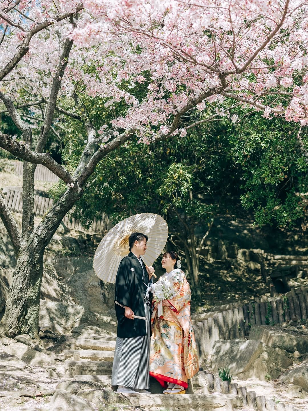 Post 4 by 𝖪𝗈𝗍𝗈𝗆𝗂｜フォトグラファー｜中四国・関西前撮り｜ウェディングフォト｜マタニティフォト on Instagram (carousel)