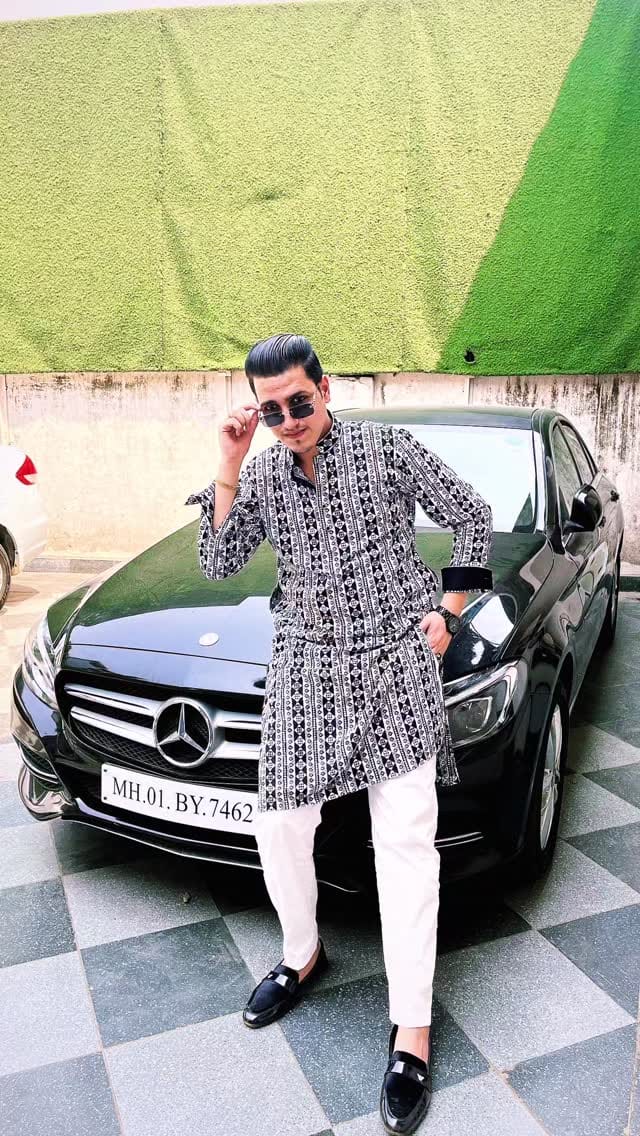 Post 4 by Juned Khan.   😎(خان صاحب)😎 on Instagram (video)