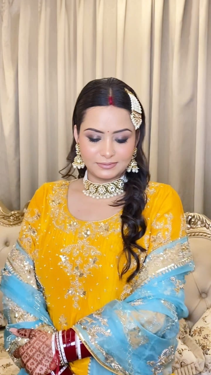Post 10 by Simran Dhiman on Instagram (video)