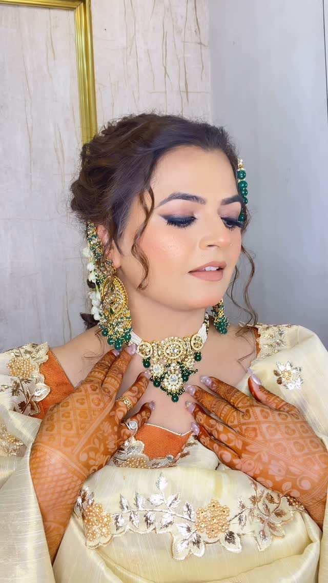 Post 8 by Simran Dhiman on Instagram (video)