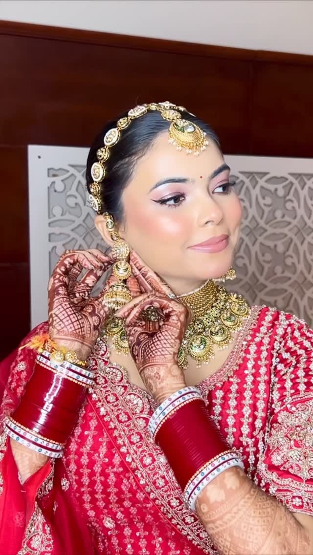 Post 6 by Simran Dhiman on Instagram (video)