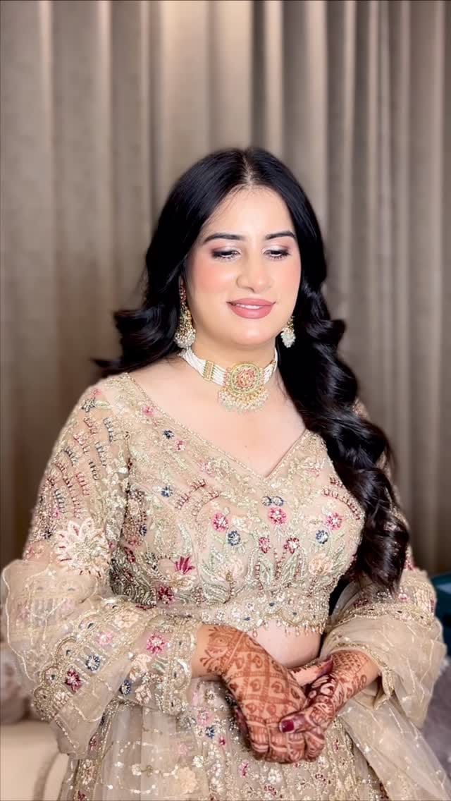 Post 5 by Simran Dhiman on Instagram (video)