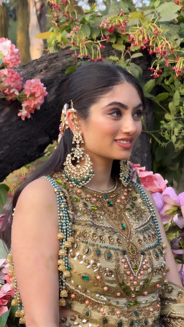 Post 3 by Simran Dhiman on Instagram (video)