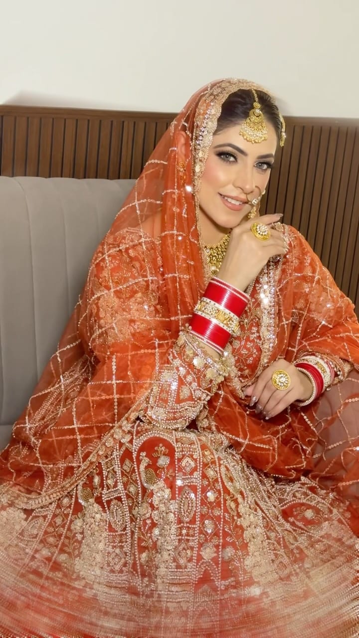 Post 6 by Heer Theweddingstore on Instagram (video)