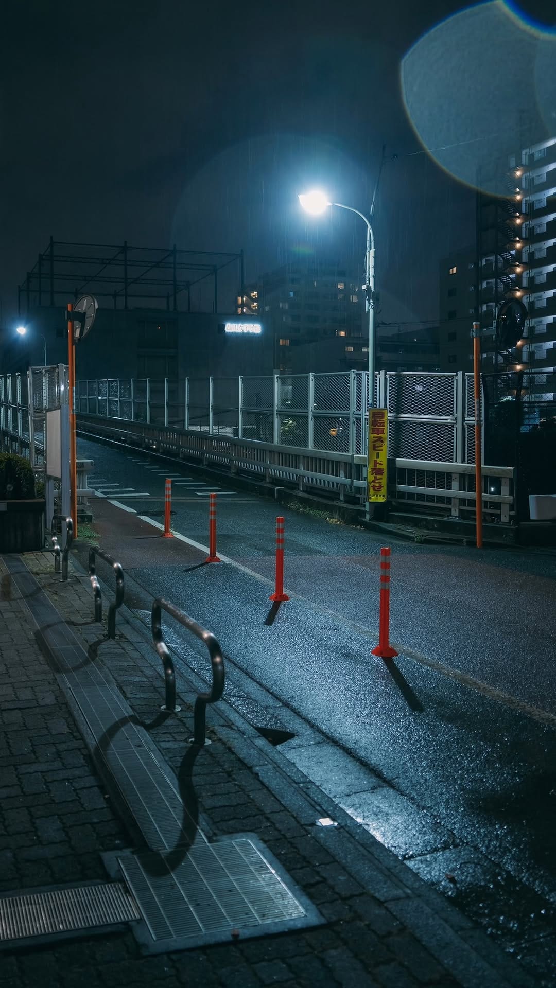 Post 8 by いまり | 夜散歩撮る人 on Instagram (video)