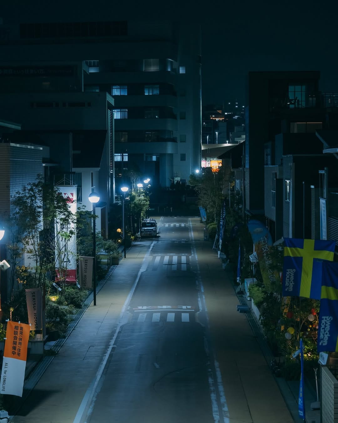 Post 2 by いまり | 夜散歩撮る人 on Instagram (carousel)