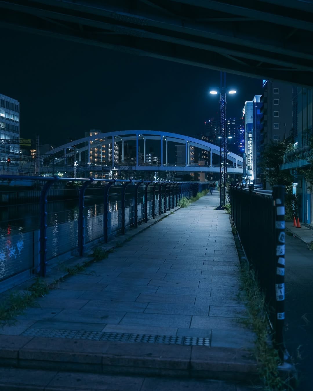 Post 4 by いまり | 夜散歩撮る人 on Instagram (carousel)