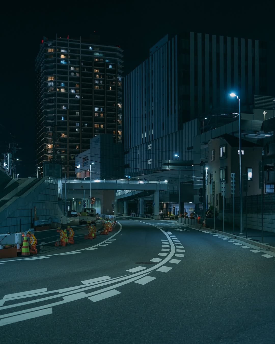 Post 6 by いまり | 夜散歩撮る人 on Instagram (carousel)