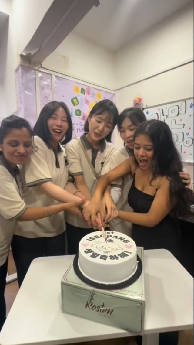 Post 6 by Shimoun Sharma on Instagram (video)