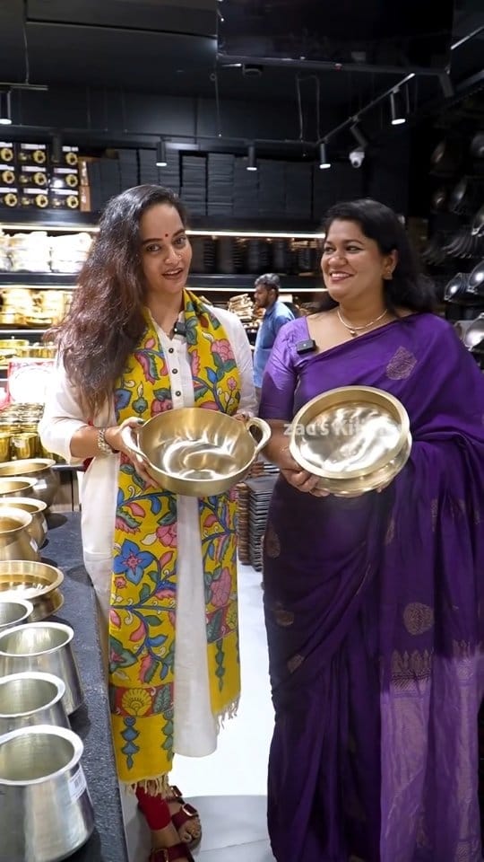 Post 5 by Rosh Cookwares on Instagram (video)