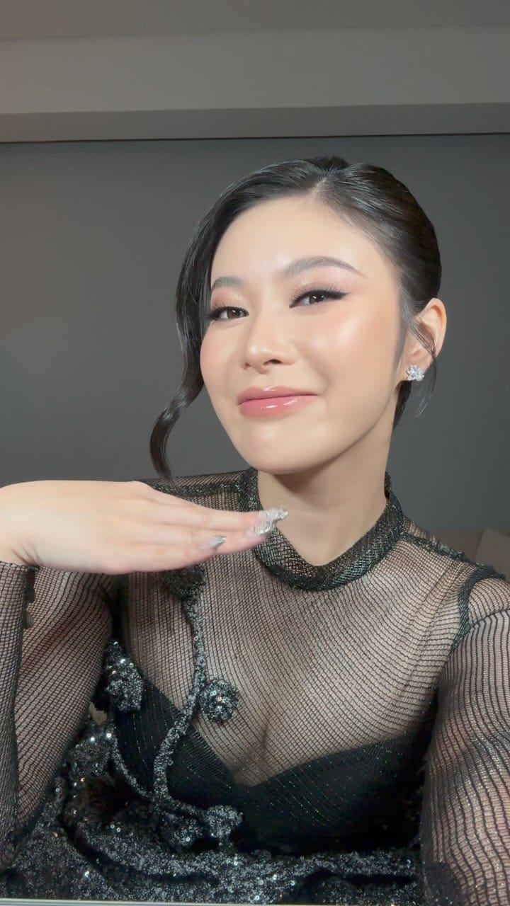 Post 8 by Joylynn Dessy Make Up Artist on Instagram (video)