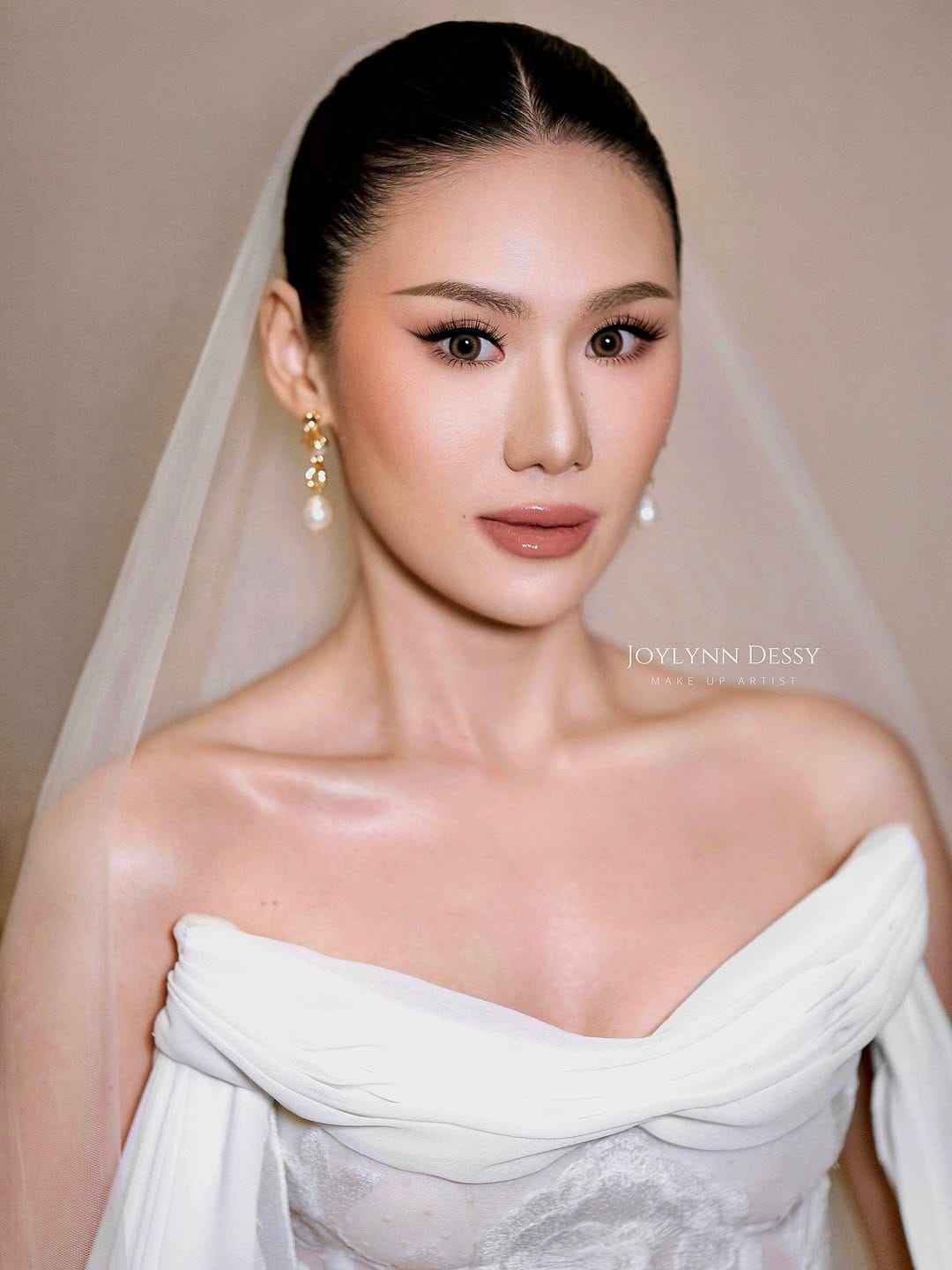 Post 4 by Joylynn Dessy Make Up Artist on Instagram (carousel)