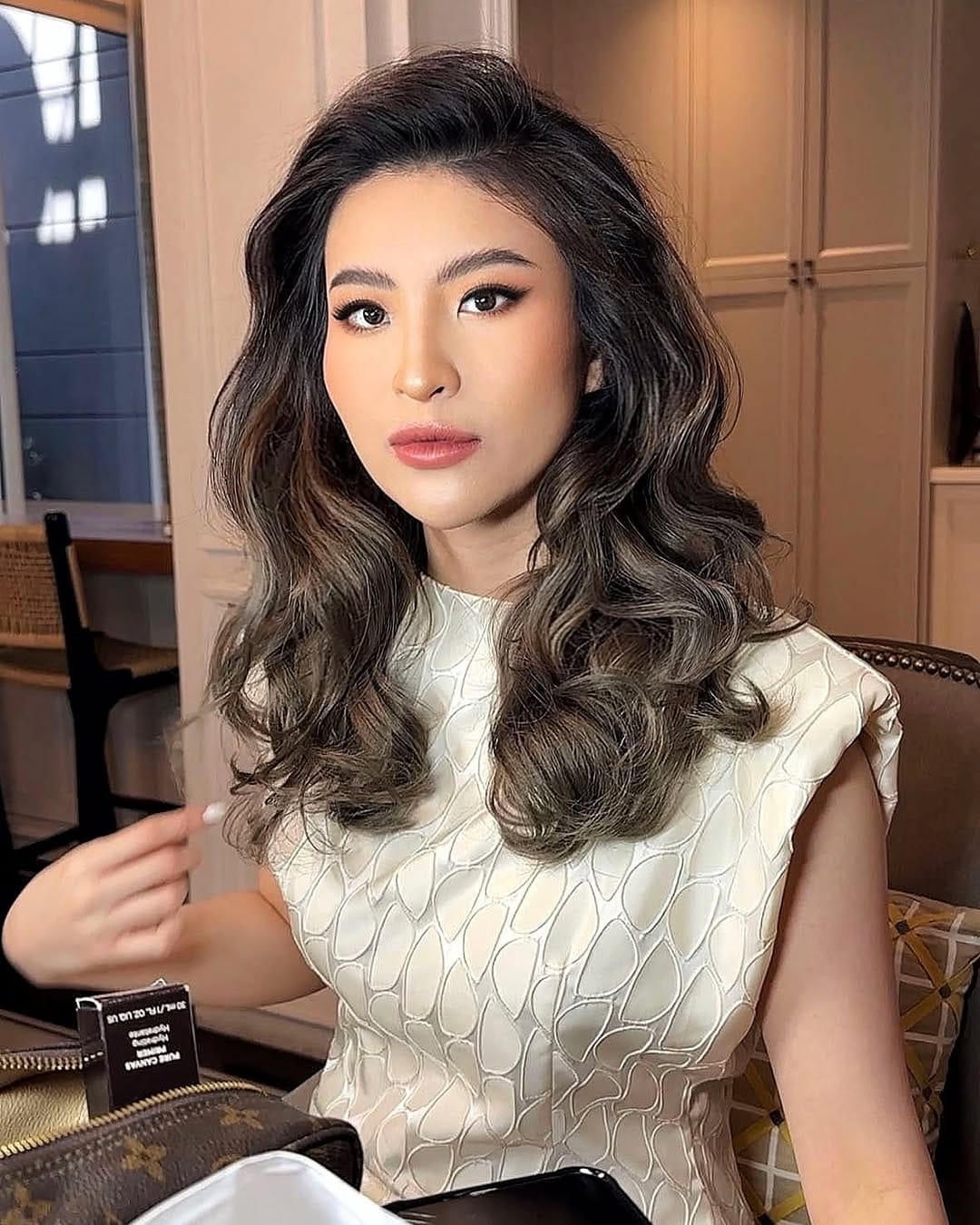 Post 10 by Joylynn Dessy Make Up Artist on Instagram (carousel)