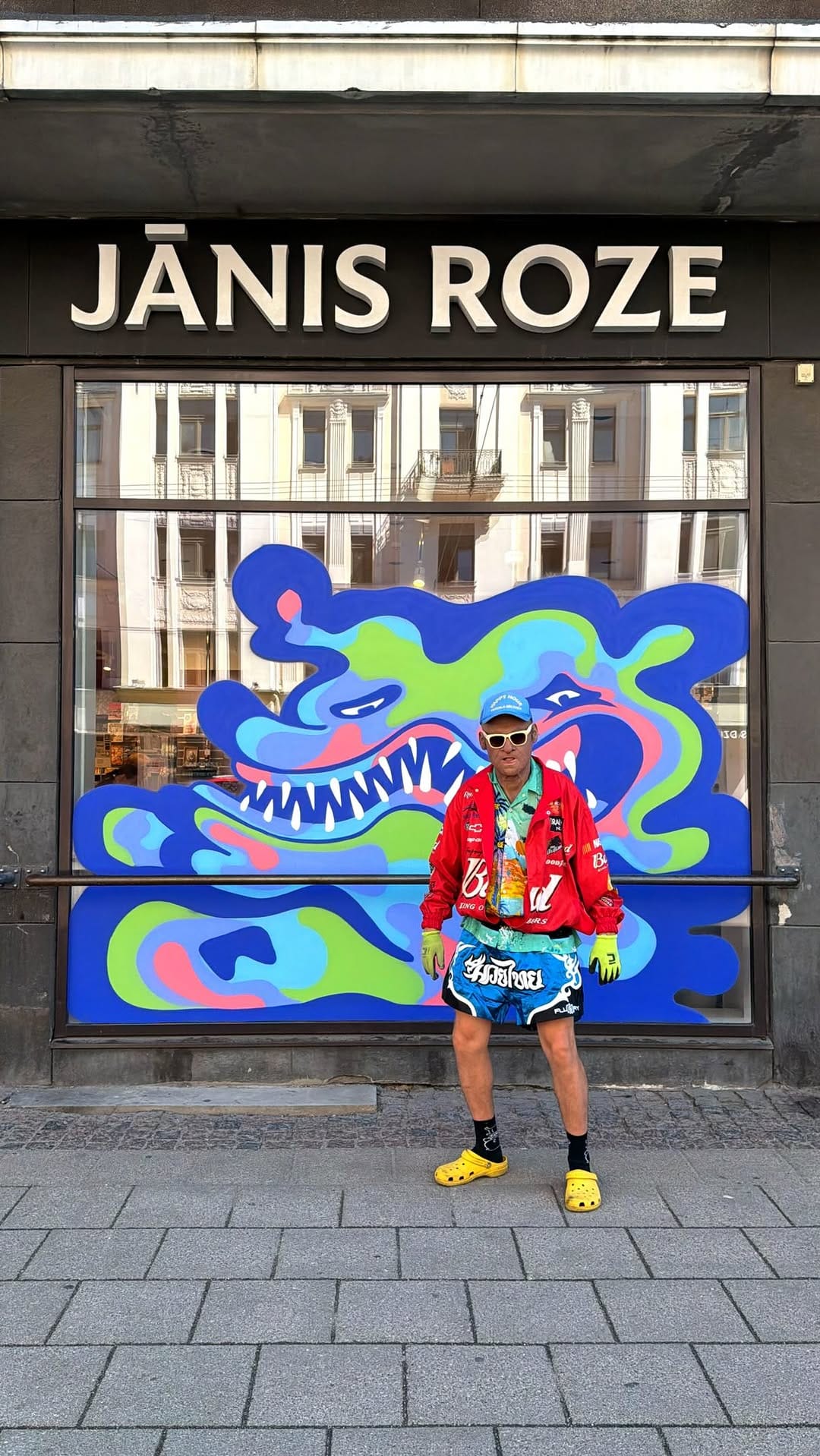 Post 1 by KIWIE on Instagram (video)