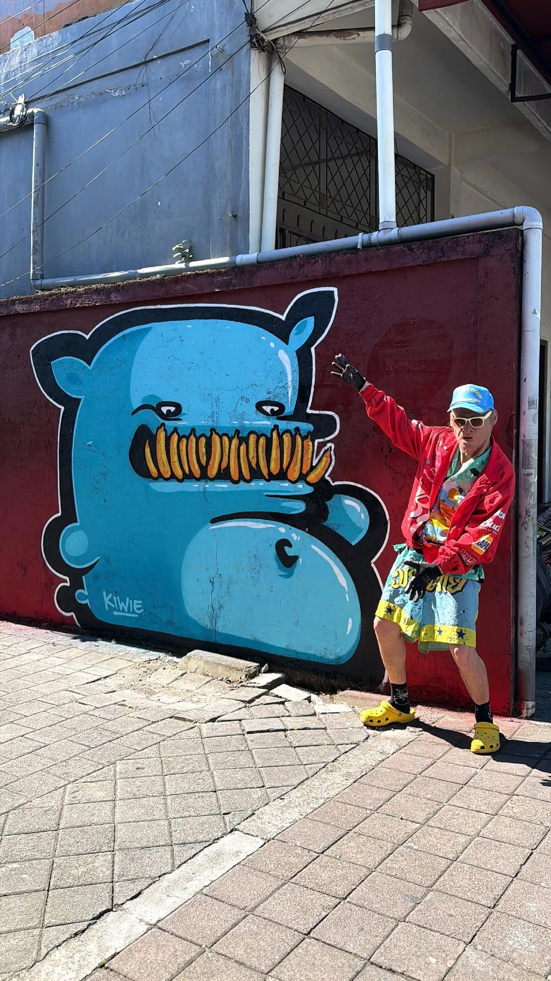 Post 5 by KIWIE on Instagram (video)