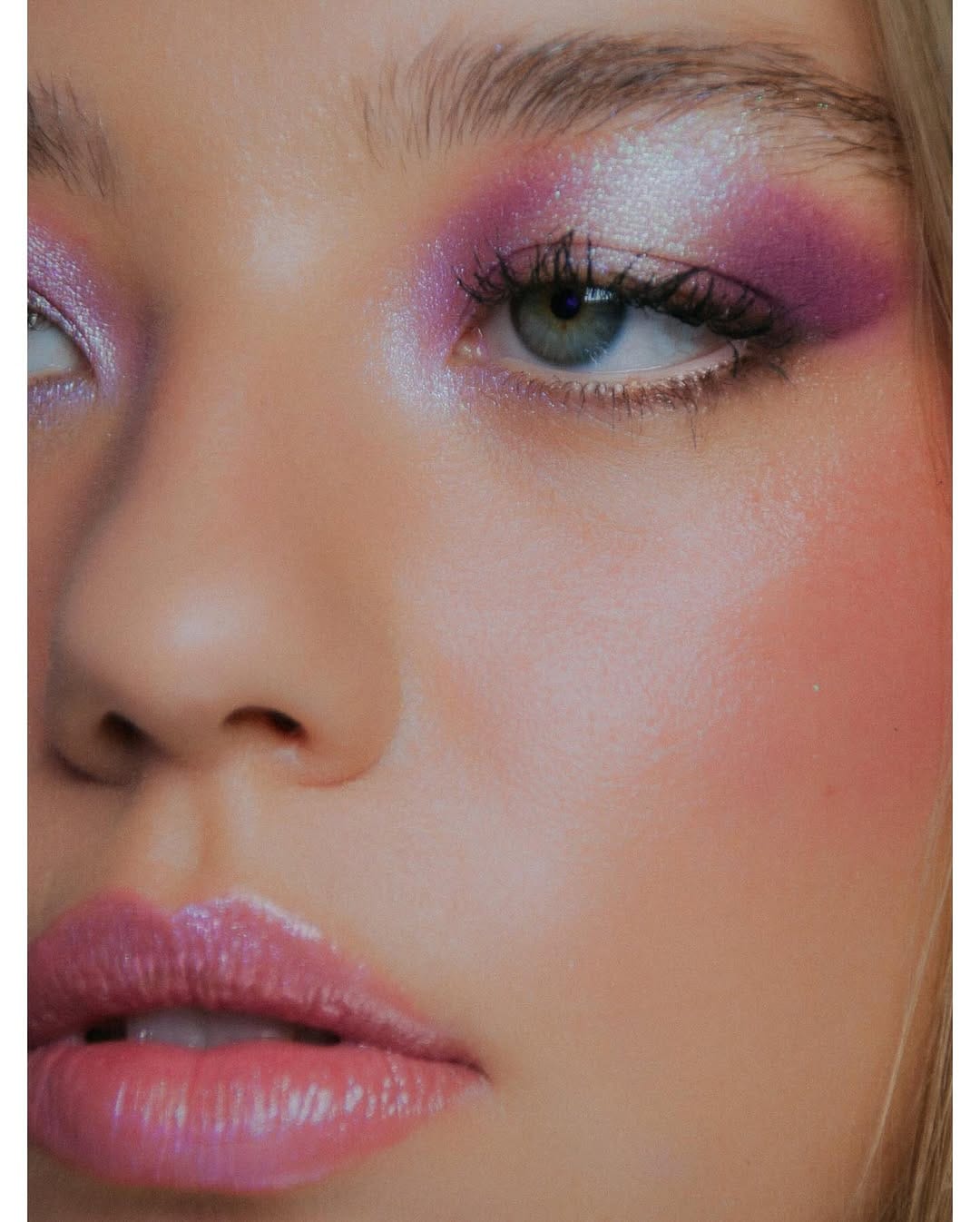 Post 6 by Font Saravia Make Up on Instagram (carousel)